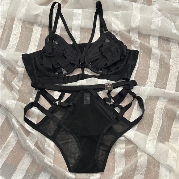 Torrid curve hipster 3 & Bra 2 Black Lingerie Set NWT - Picture 1 of 6